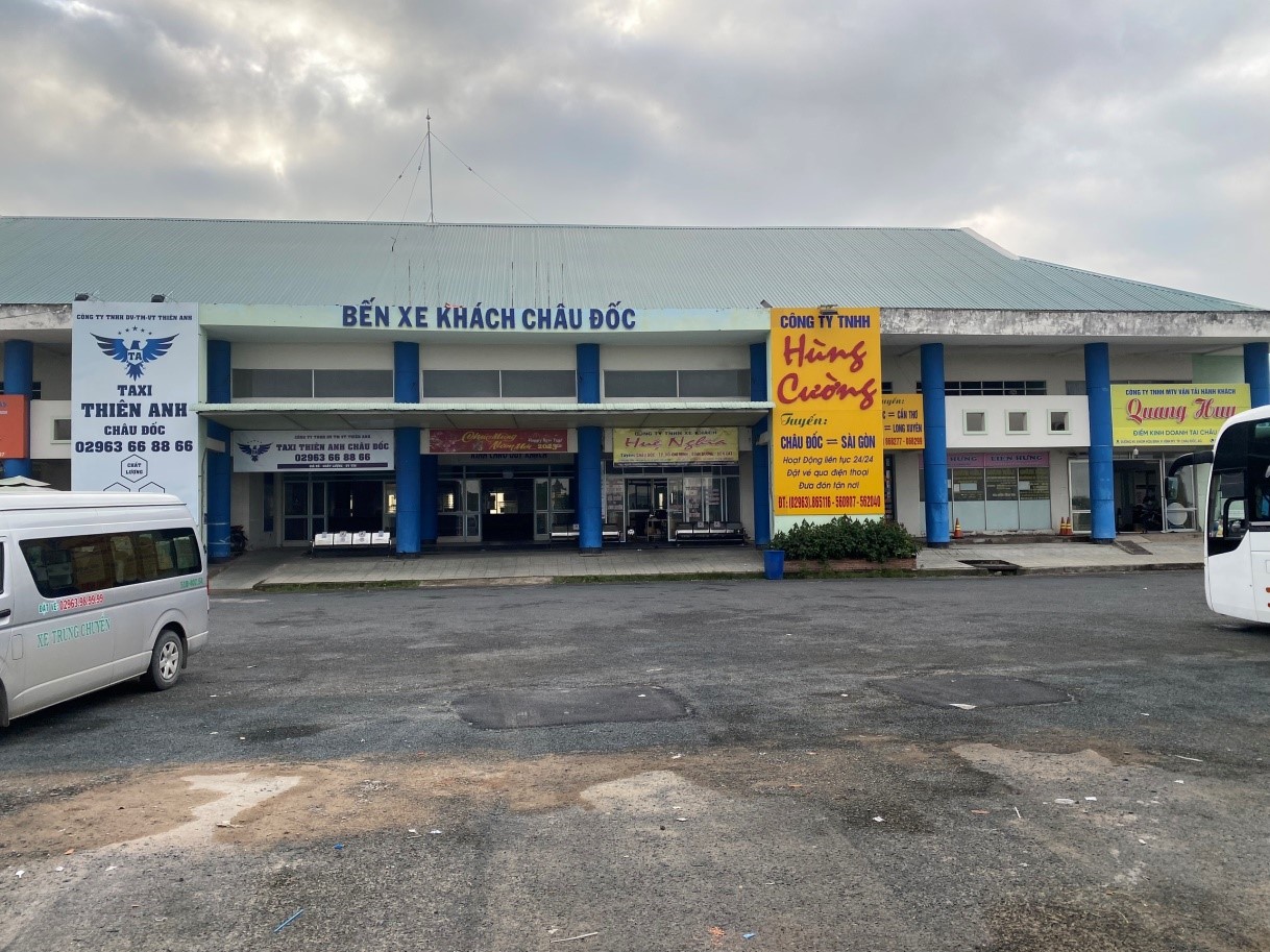 BẾN XE KHÁCH CHÂU ĐỐC RA QUÂN VỆ SINH CẢNH QUANG MÔI TRƯỜNG SẠCH – ĐẸP ĐÓN TẾT NGUYÊN ĐÁN ẤT TỴ 2025