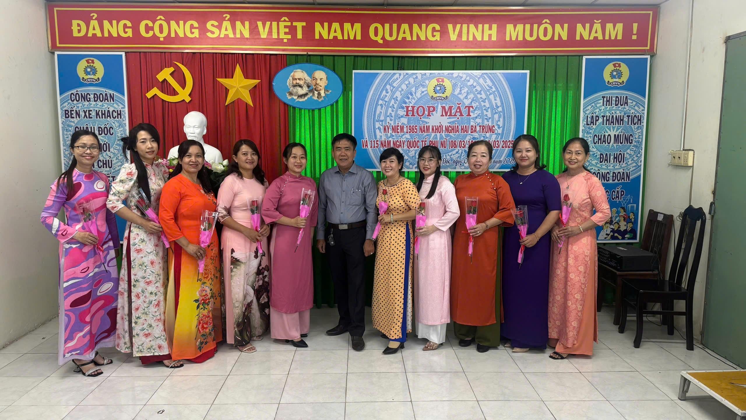 Công đoàn cơ sở Bến xe khách Châu Đốc tổ chức họp mặt kỷ niệm 115 năm ngày Quốc tế Phụ nữ (08/3/1910 - 08/3/2025) và 1985 năm khởi nghĩa Hai Bà Trưng