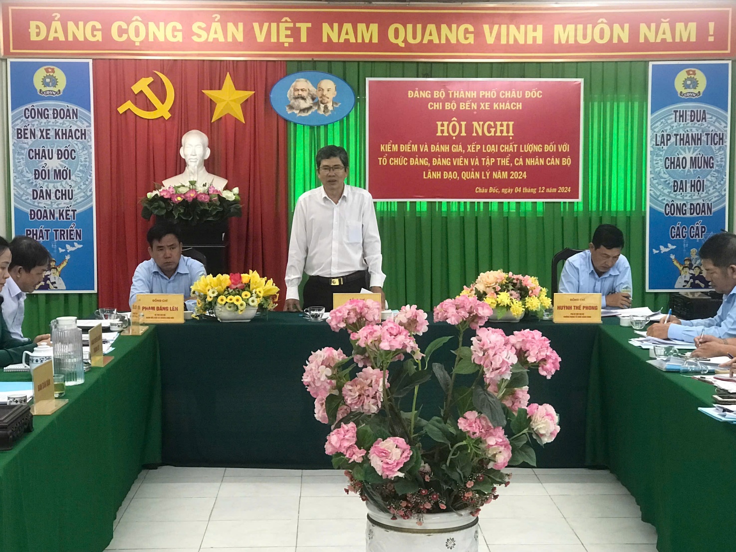 Chi bộ Bến xe khách Châu đốc kiểm điểm và đánh giá, xếp loại chất lượng đối với tổ chức đảng, đảng viên và tập thể, cá nhân cán bộ lãnh đạo, quản lý năm 2024 