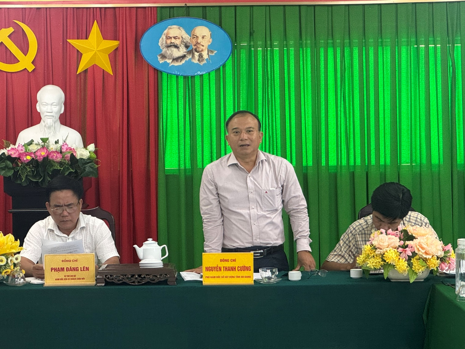 Lãnh đạo Sở Xây dựng làm việc với Bến xe khách Châu Đốc và các đơn vị kinh doanh vận tải hoạt động tại bến